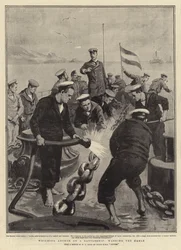 Anker lichten auf einem Kriegsschiff, das Kabel waschen